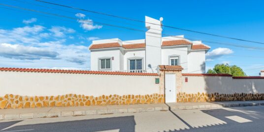6 Bed, 5 Bath Detached Villa in San Miguel de Salinas