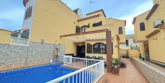 3 Bed, 2 Bath, Semi detached Villa in Torrevieja