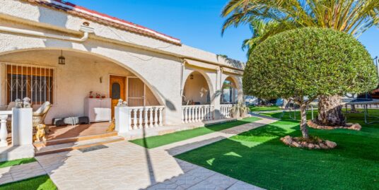 South Facing 5 Bed, 4 Bath Detached Villa in Ciudad Quesada