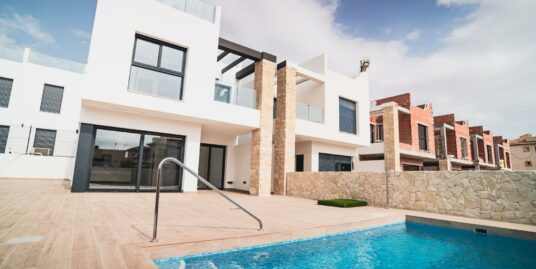 4 Bed, 3 Bath, Villa in Pilar de La Horadada