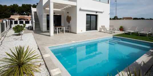 3 Bed, 2 Bath, Villa in Pilar de La Horadada