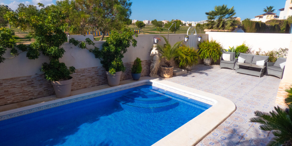 9188_detached_villa_with_underbuild_in_playa_flamenca_070225105723_p1220844