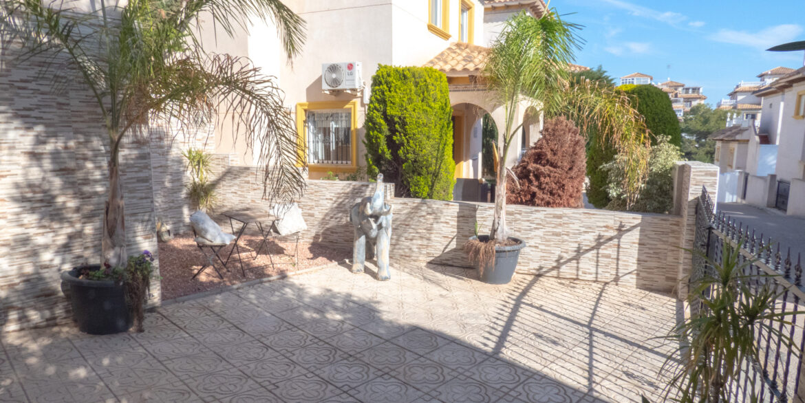 9188_detached_villa_with_underbuild_in_playa_flamenca_070225105723_p1220859