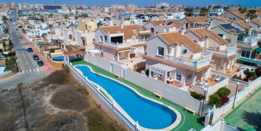 Large 4 Bed, 3 Bath Villa, with Sea views in La Mata