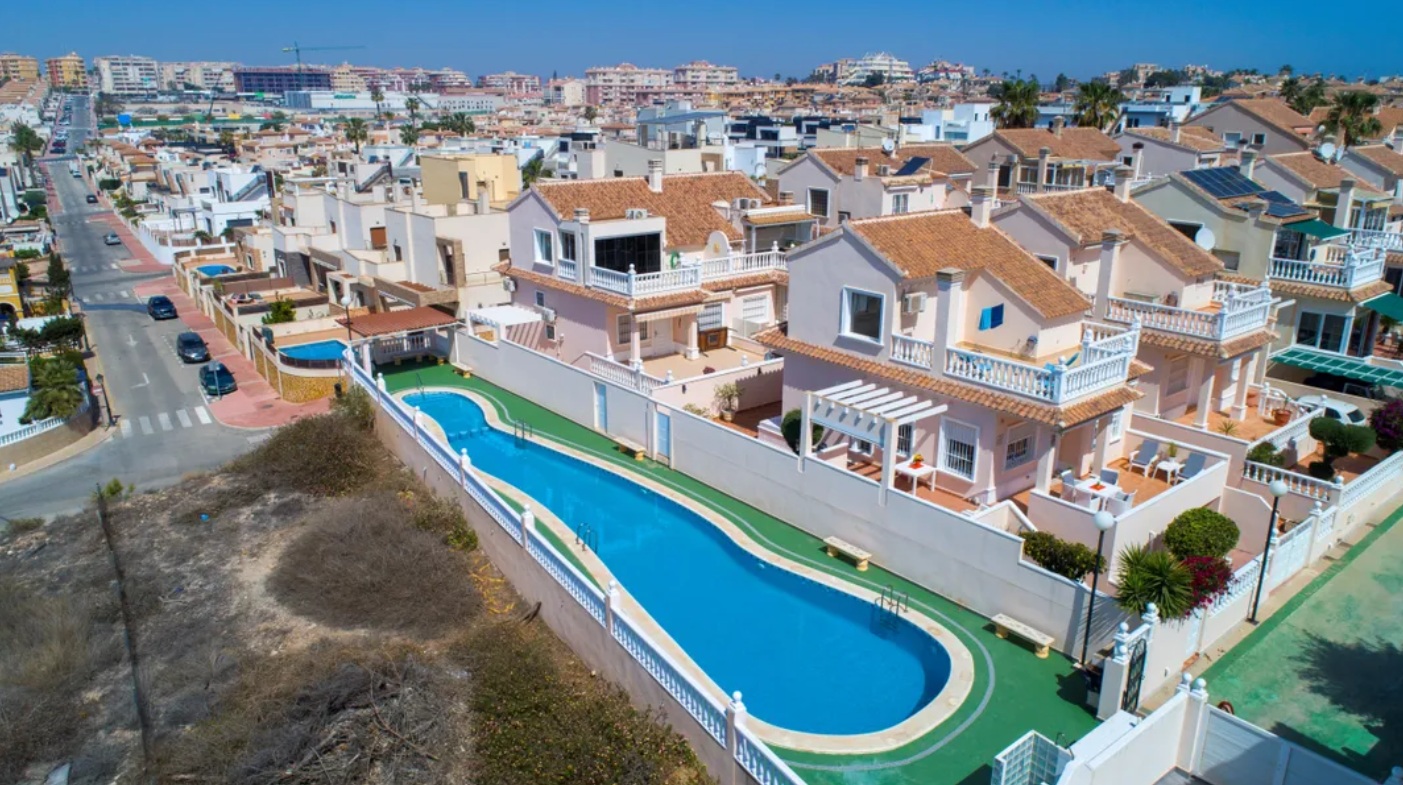 Large 4 Bed, 3 Bath Villa, with Sea views in La Mata