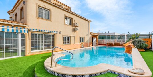 4 Bed, 3 Bath Chalet in Torrevieja