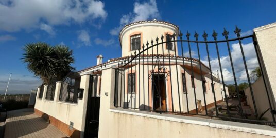 6 Bed, 6 Bath, Detached Villa in Los Alcazares