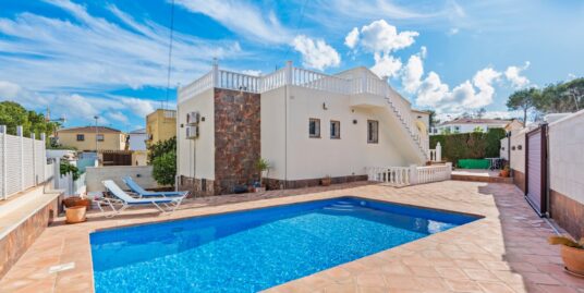 Refurbished 3 Bed, 3 Bath Villa with Apartment in Torrevieja