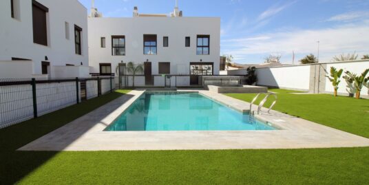 3 Bed, 3 Bath, Town House in Pilar de La Horadada