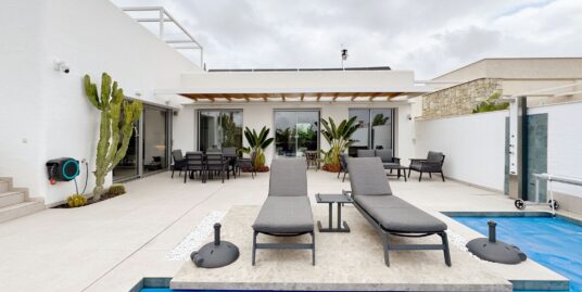 3 Bed, 2 Bath, Villa in Los Montesinos