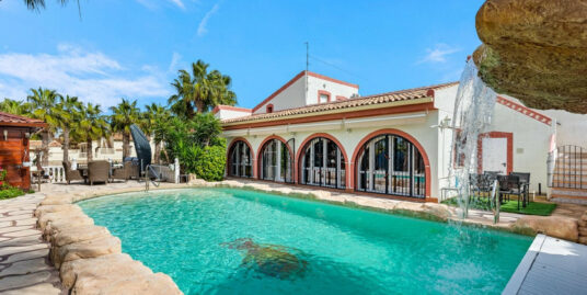 4 Bed, 4 Bath, Villa in Daya Vieja