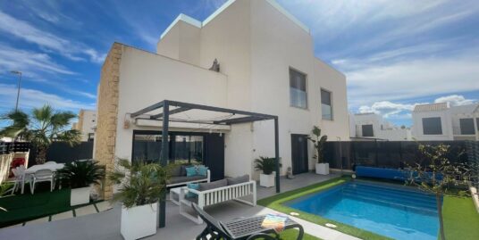 4 Bed, 3 Bath Semi-detached in Ciudad Quesada
