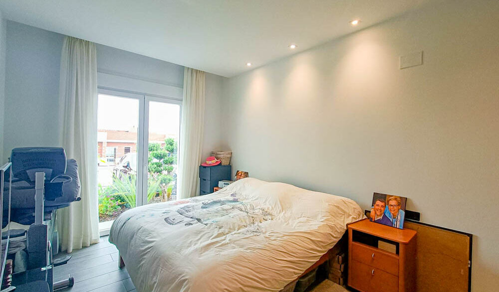 10372_stunning_modern_villa_on_la_finca_150425142646_bed_1_bath_1b