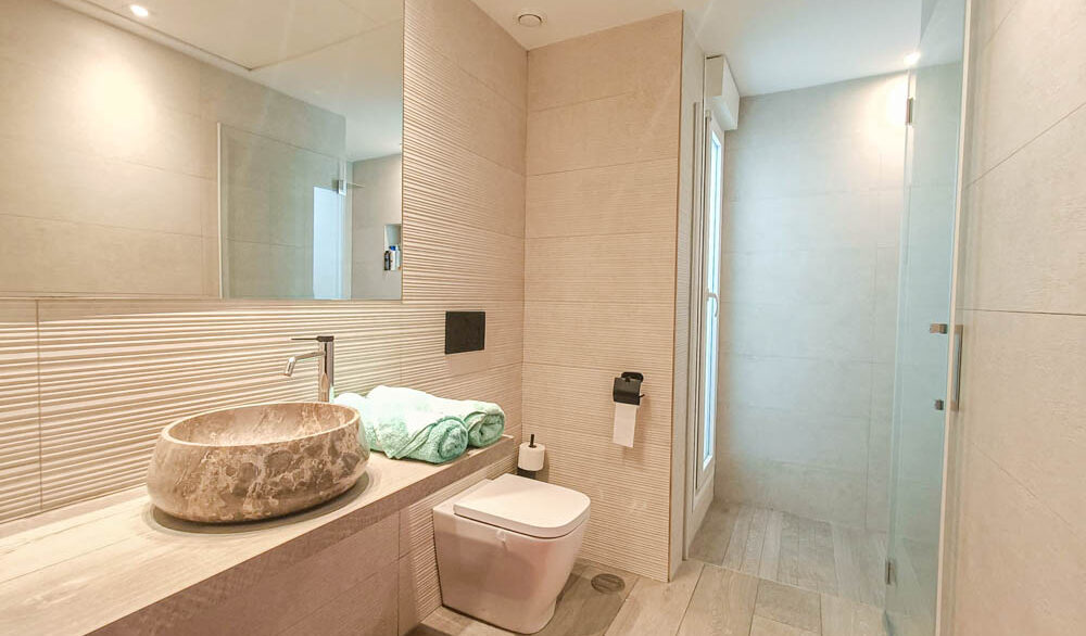 10372_stunning_modern_villa_on_la_finca_150425142646_bed_1b