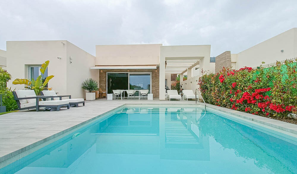 10372_stunning_modern_villa_on_la_finca_150425142938_pool_3