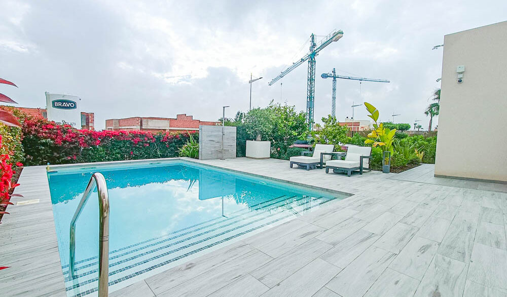 10372_stunning_modern_villa_on_la_finca_150425142938_side_terrace