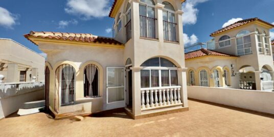 3 Bed, 2 Bath One Level Detached Villa in Lo Crispin