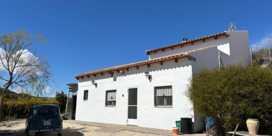 4 Bed, 1 Bath, Country House in Pinoso