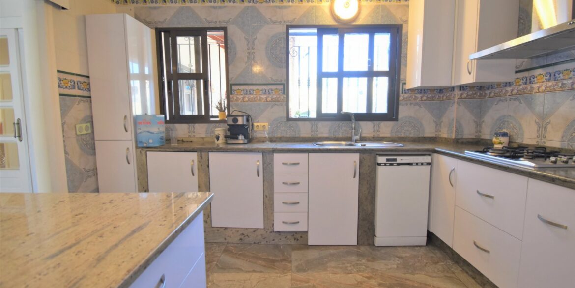 o_1hak32iu7gvi1ecn1ii0qbpb2598