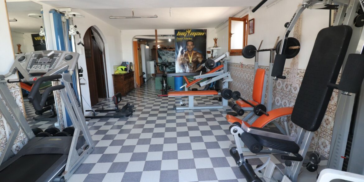 o_1hap1u3t0qv817if18qt57h17813b