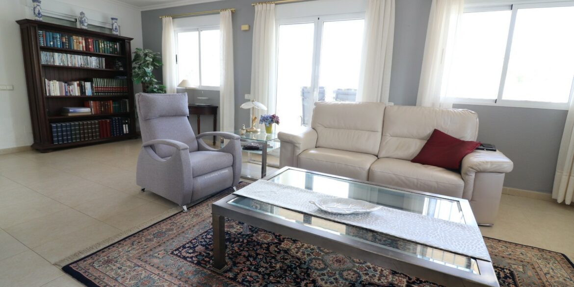 o_1hbdhovop191b810r3l1oh2clo2j