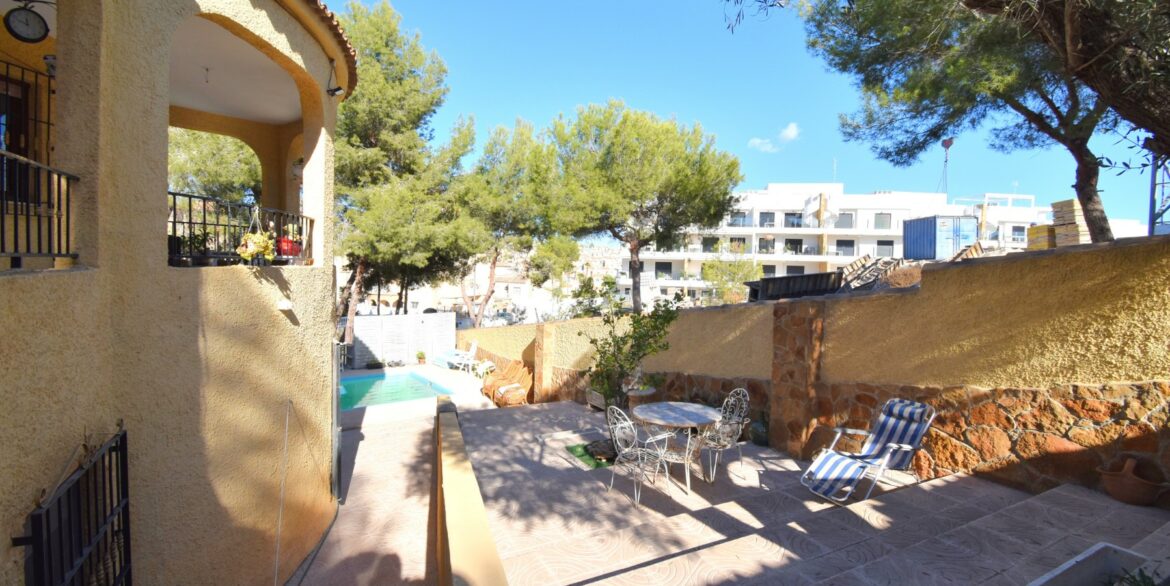 o_1hg8kfukhim63go1briemg1tsv1a