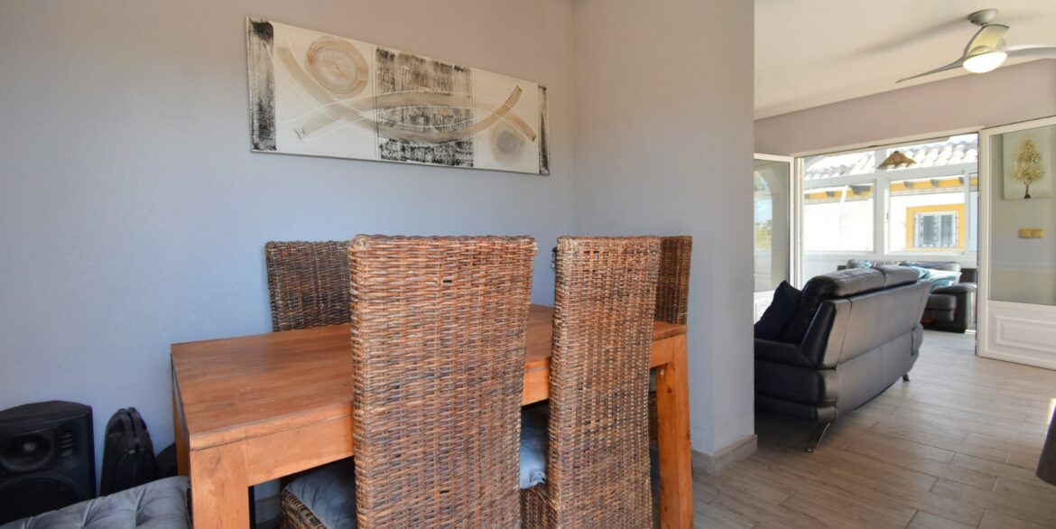 o_1hoenjc8n1av5i65v3d1ge33cb29