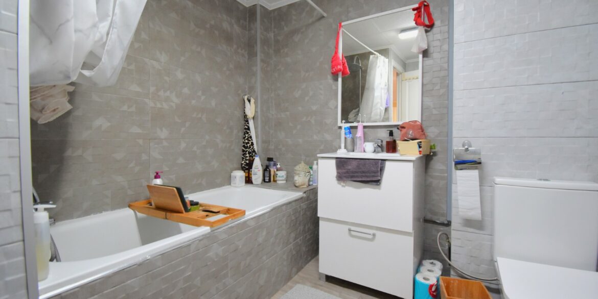 o_1hoenjc8q1tmh12qb1rck1ra1j4b2c