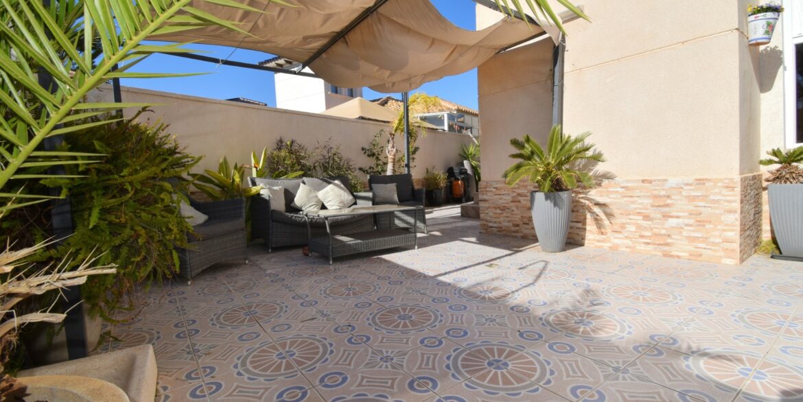 o_1hoenjc8rre6ronbnj6vqfnb2l