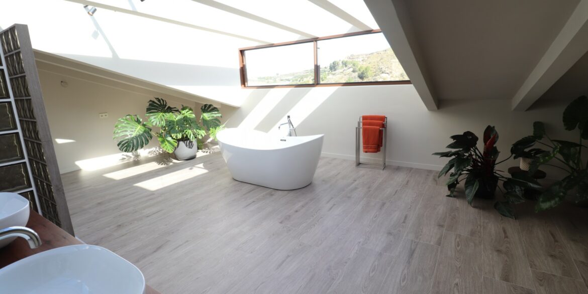 o_1hof02v1s15da1fd4135lc8gngb2v