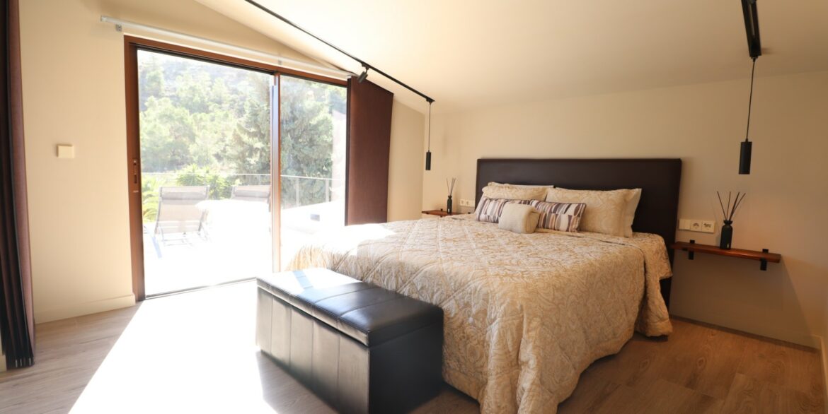 o_1hof02v1s1bif12jb11r838q1opg2r