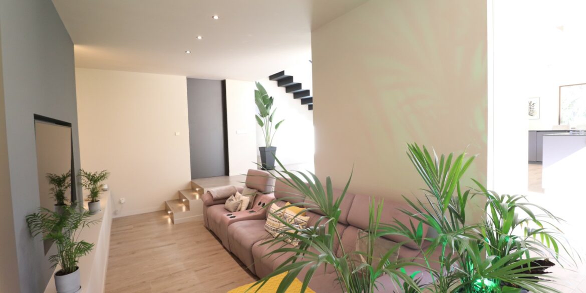 o_1hof02v1sqrb1h886dnaqh135t2l