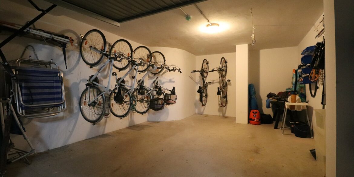 o_1hs80gvs6198jsfc11t83eaav417