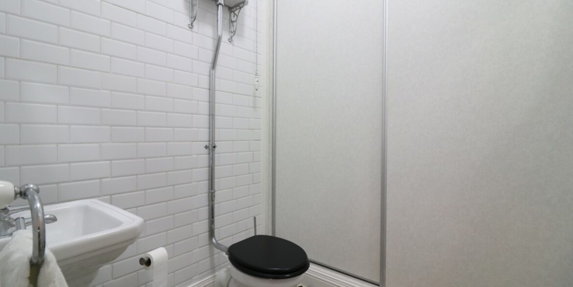 o_1i1f3s5el1hvsu221bb818a1e8r35