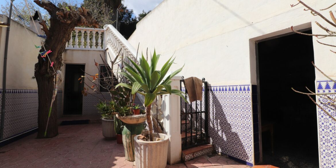 o_1io2kbda0974c3e4qaj8f1ub13f