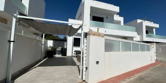 3 Bed, 2 Bath, Detached Villa in Los Montesinos