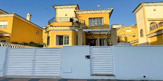 5 bed, 3 bath Villa in Algorfa