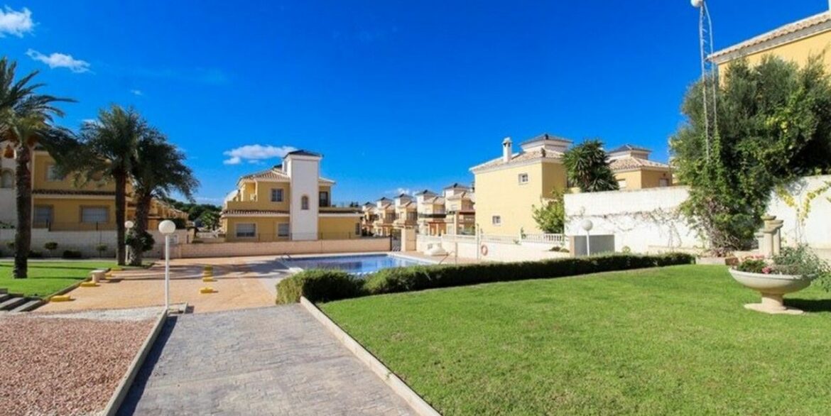 155834-villa-for-sale-in-algorfa-30106570-large