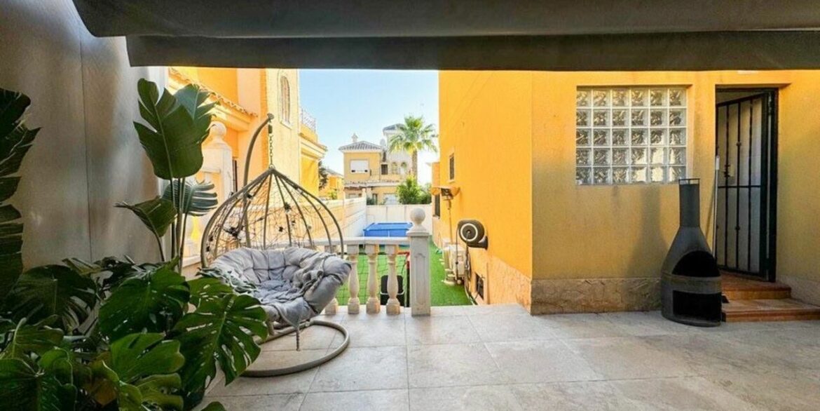 155834-villa-for-sale-in-algorfa-30106576-large