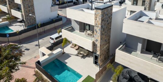 3 Bed, 3 Bath, Villa in Los Alcazares