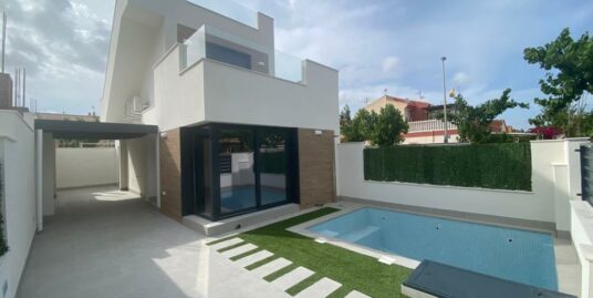 3 Bed, 2 Bath, Villa in Los Alcazares