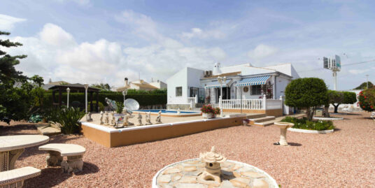 3 Bed, 2 Bath, Villa in Torrevieja