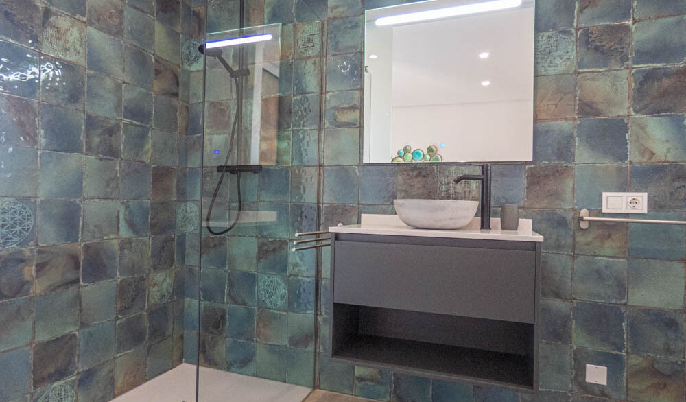 9942_amazing_modern_villa_for_sale_280225112454_upper_terrace_c