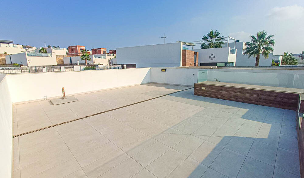 9943_stunning_modern_frontline_villa_for_sale_210225142720_imagen_de_whatsapp_2025_02_21_a_las_14.22.24_5c0e49d0