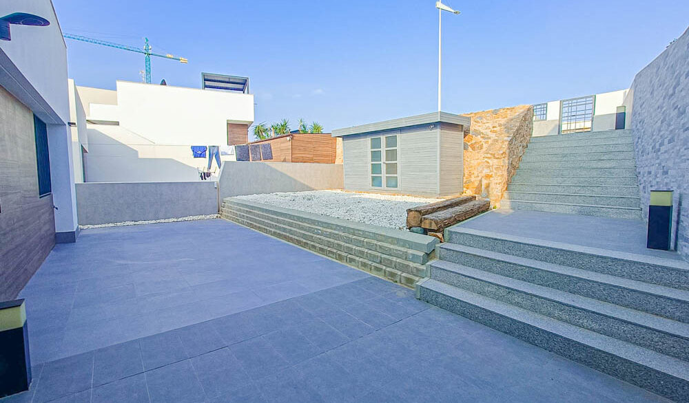 9943_stunning_modern_frontline_villa_for_sale_210225142720_imagen_de_whatsapp_2025_02_21_a_las_14.22.24_63d417ed