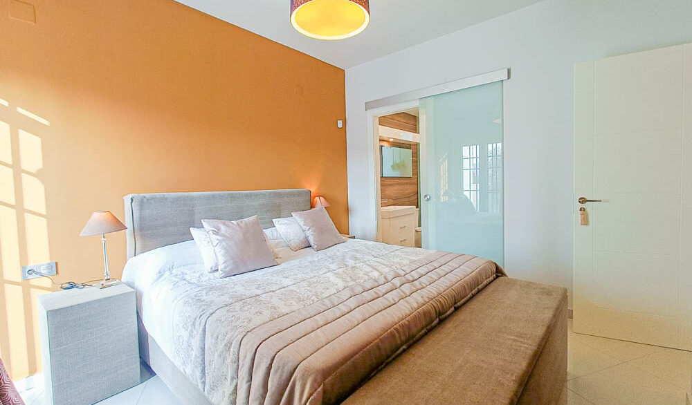 9943_stunning_modern_frontline_villa_for_sale_210225142721_imagen_de_whatsapp_2025_02_21_a_las_14.22.19_879e9d6f
