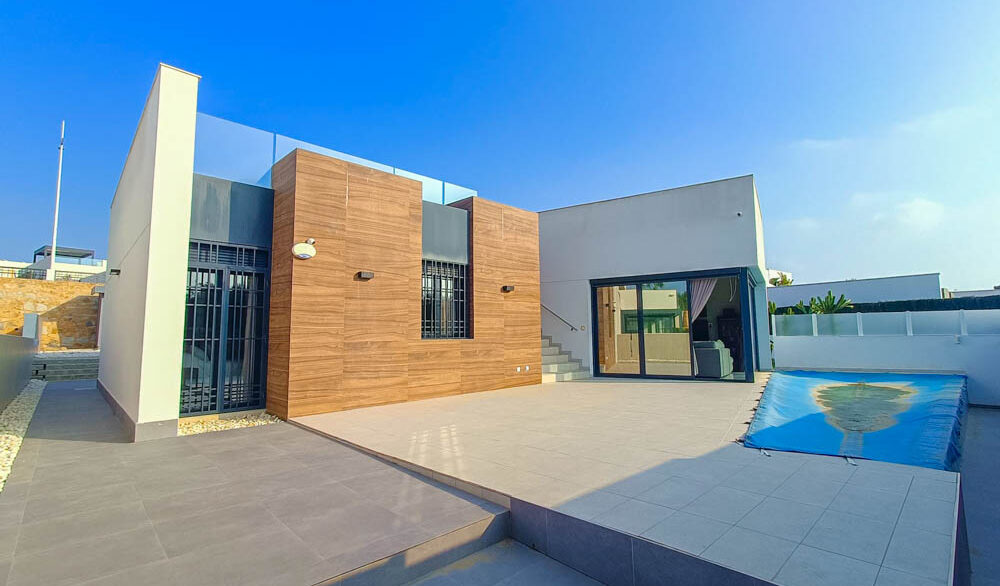 9943_stunning_modern_frontline_villa_for_sale_210225142721_imagen_de_whatsapp_2025_02_21_a_las_14.22.21_40cff41d