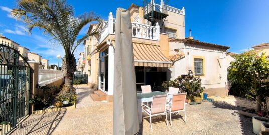 Charming 3 Bed Detached Villa with Rooftop Views in Montebello, Algorfa