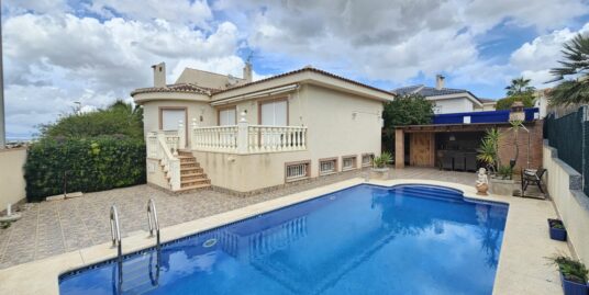 4 Bed, 3 Bath villa in Benijofar