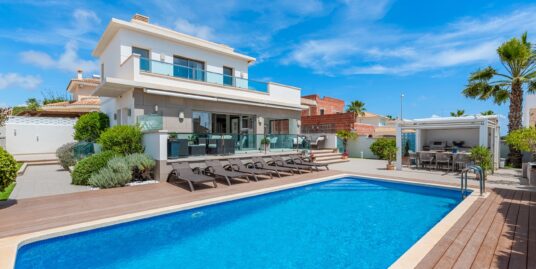 4 Bed, 3 Bath Villa in Ciudad Quesada